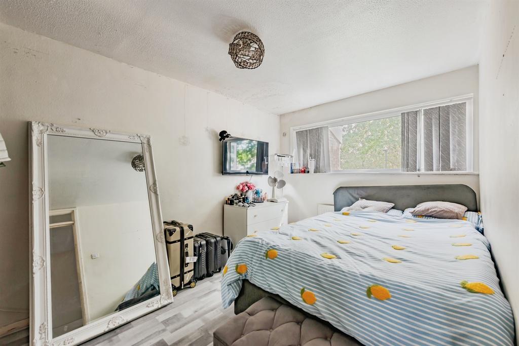 House in Crawley, Broadfield - View 6