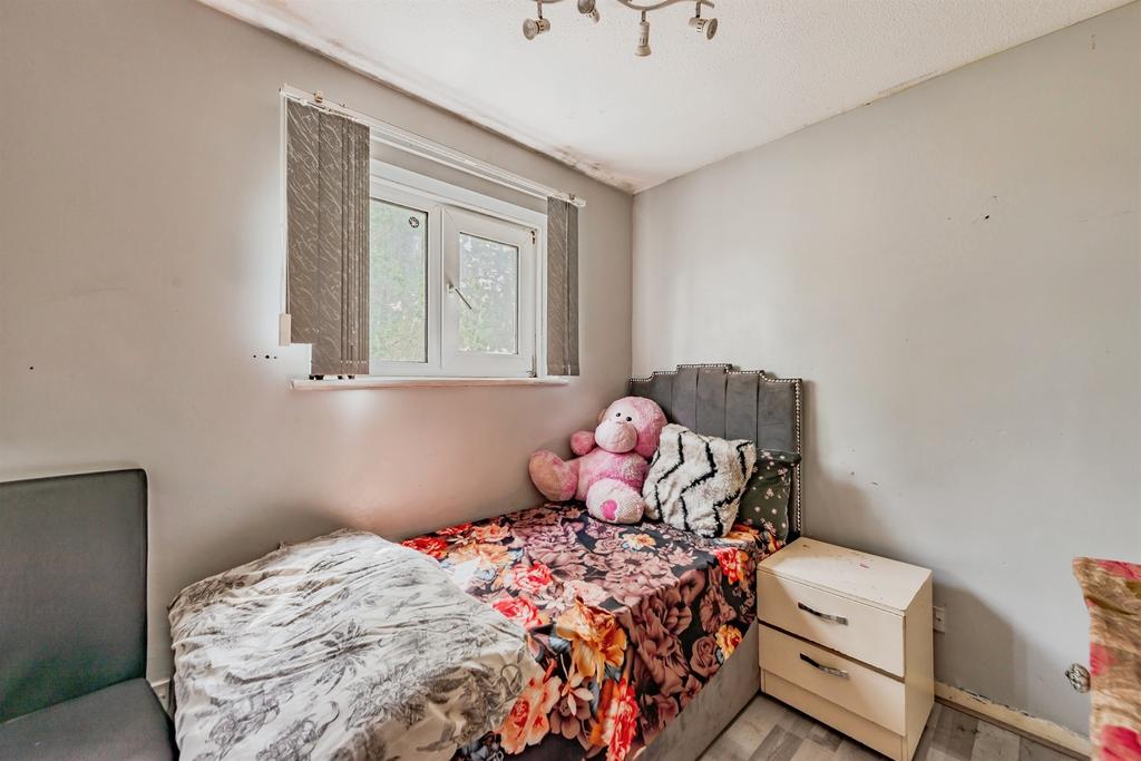 House in Crawley, Broadfield - More