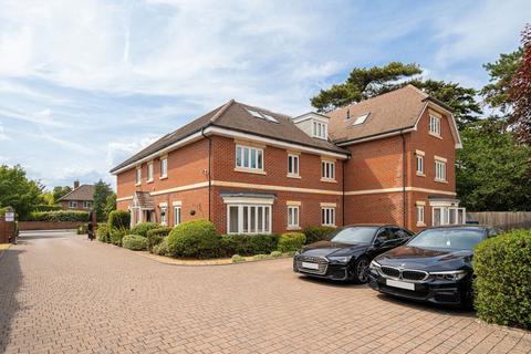 2 bedroom flat to rent, Dunnell Close, Sunbury-On-Thames TW16