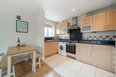 2 bedroom flat to rent, Dunnell Close, Sunbury-On-Thames TW16