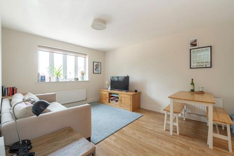 2 bedroom flat to rent, Dunnell Close, Sunbury-On-Thames TW16