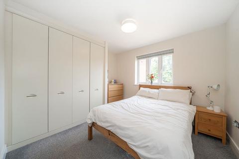 2 bedroom flat to rent, Dunnell Close, Sunbury-On-Thames TW16