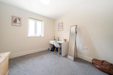 2 bedroom flat to rent, Dunnell Close, Sunbury-On-Thames TW16