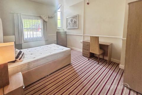 1 bedroom in a house share to rent, Oxford Road, Tilehurst, Reading, RG31