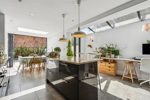 Elliott Road, London, W4