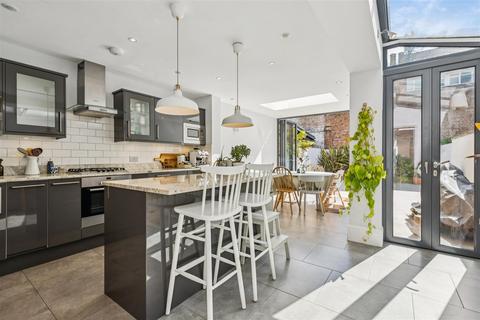 4 bedroom terraced house for sale, Elliott Road, London, W4