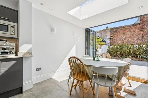 4 bedroom terraced house for sale, Elliott Road, London, W4