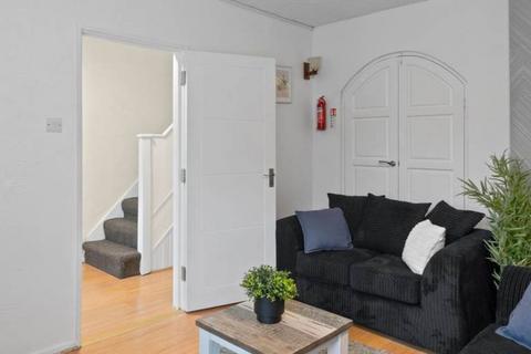 4 bedroom terraced house to rent, Edington Road, London, SE2