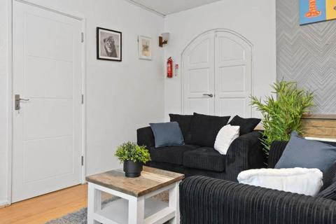 4 bedroom terraced house to rent, Edington Road, London, SE2