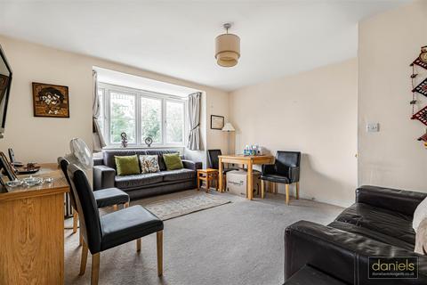 2 bedroom flat for sale, Roxborough Road, Harrow
