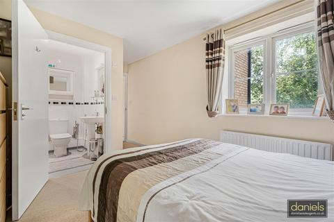 2 bedroom flat for sale, Roxborough Road, Harrow