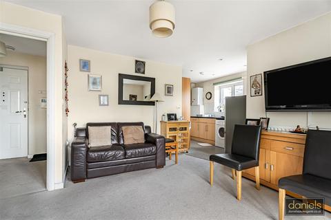 2 bedroom flat for sale, Roxborough Road, Harrow