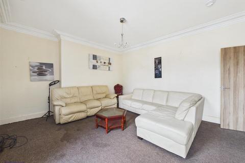 3 bedroom flat to rent, Albert Avenue, Anlaby Road, Kingston Upon Hull