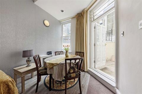 undefined, Queen's Gate, London SW7