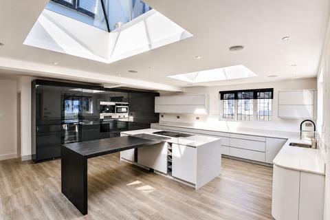 5 bedroom semi-detached house for sale, College Gardens, London, E4