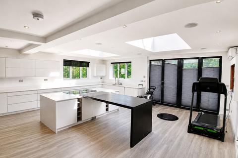 5 bedroom semi-detached house for sale, College Gardens, London, E4