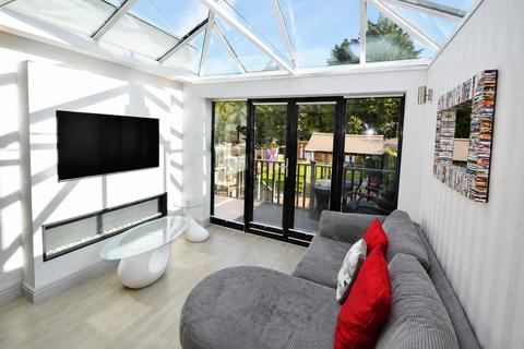 5 bedroom semi-detached house for sale, College Gardens, London, E4