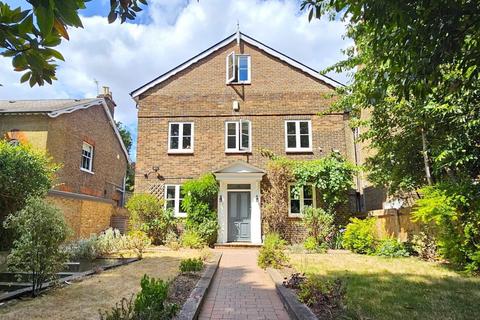The Avenue, Twickenham, on Trust Grounds, moments from River Thames