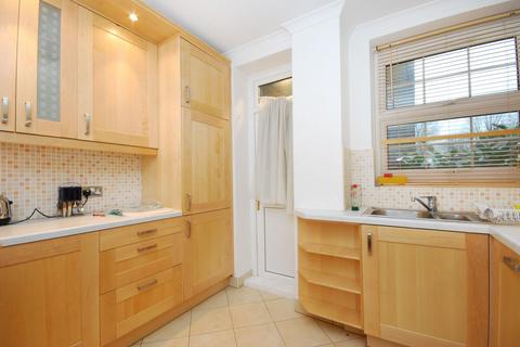 2 bedroom flat to rent, Aylmer Road, Highgate, London, N2