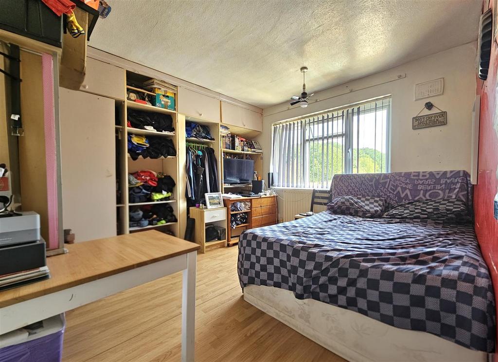 House in Solihull, West Midlands - More