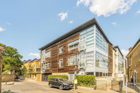 2 bedroom flat to rent, Railshead Road, Isleworth TW7