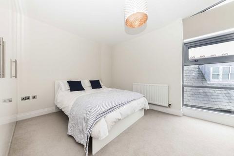 2 bedroom flat to rent, Railshead Road, Isleworth TW7