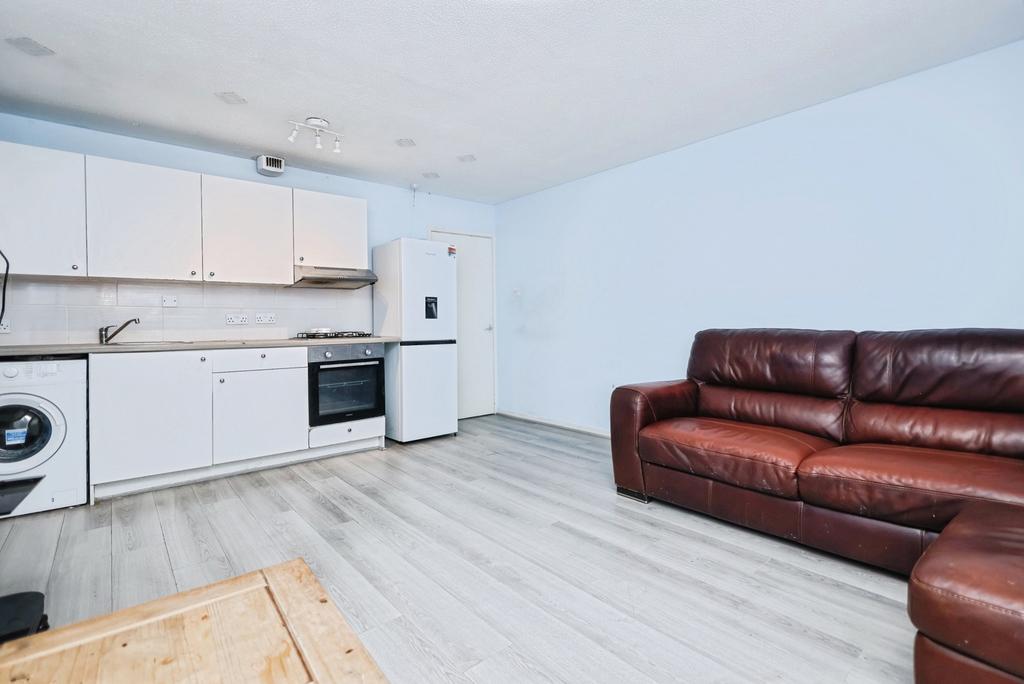 Apartment in Birmingham, West Midlands - View 4
