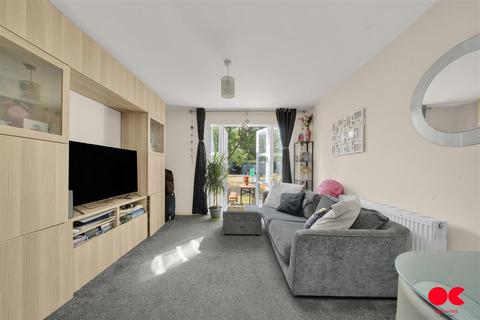 1 bedroom flat for sale, Mawney Road, Romford RM7
