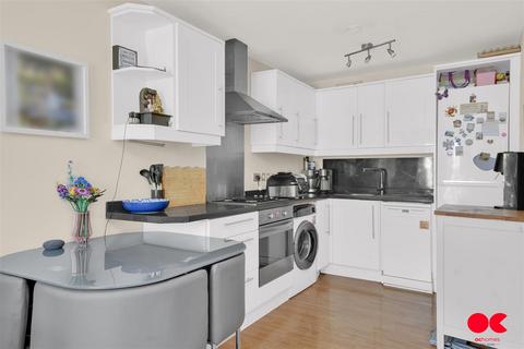 1 bedroom flat for sale, Mawney Road, Romford RM7