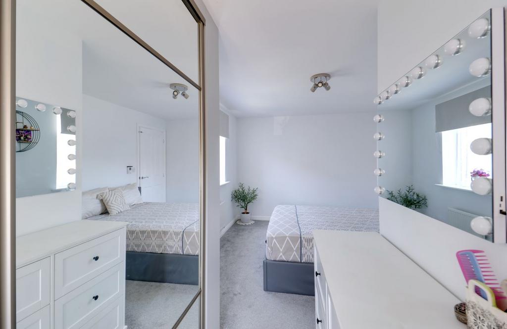 En suite bedroom, en suite bathroom