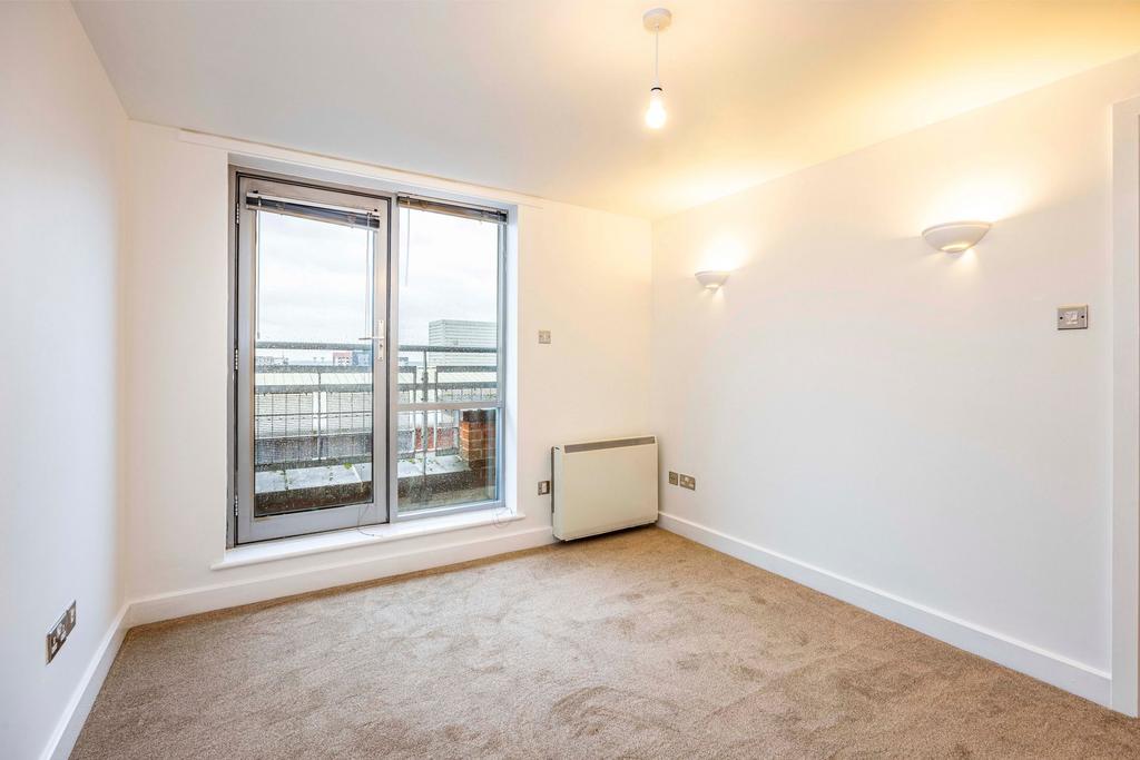 Upper College Street, Nottingham, NG1 - More