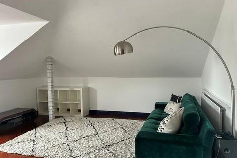 2 bedroom flat to rent, Iona Crescent, Cippenham