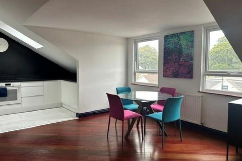 2 bedroom flat to rent, Iona Crescent, Cippenham