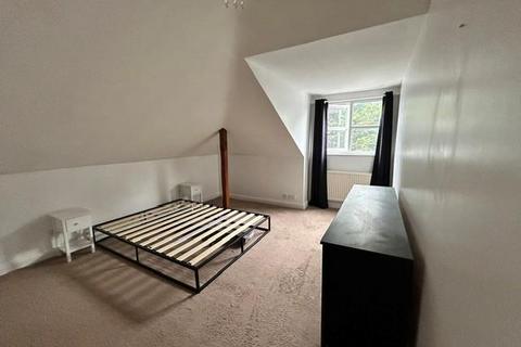 2 bedroom flat to rent, Iona Crescent, Cippenham