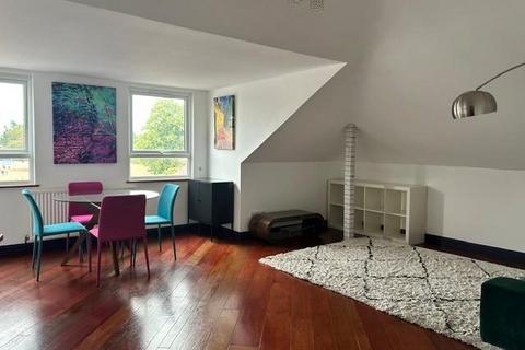 2 bedroom flat to rent, Iona Crescent, Cippenham