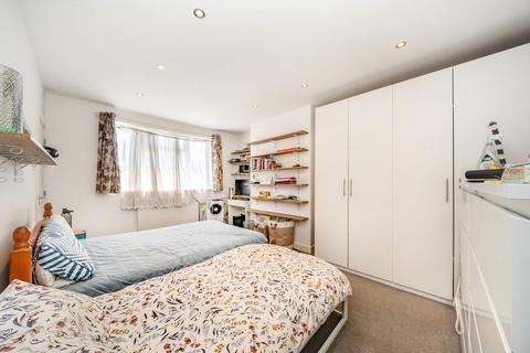 undefined, Glengall Road, Edgware HA8