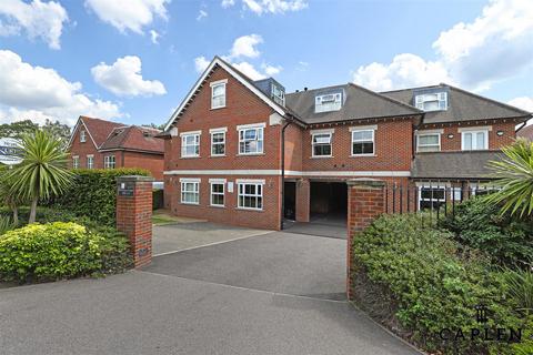 2 bedroom apartment to rent, Manor Road, Chigwell