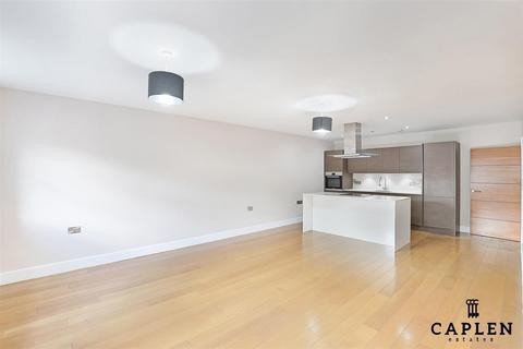2 bedroom apartment to rent, Manor Road, Chigwell
