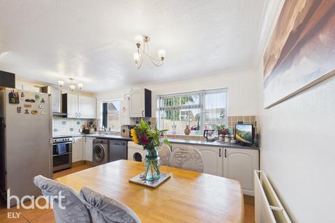 3 bedroom semi-detached house for sale, Guntons Close, Soham