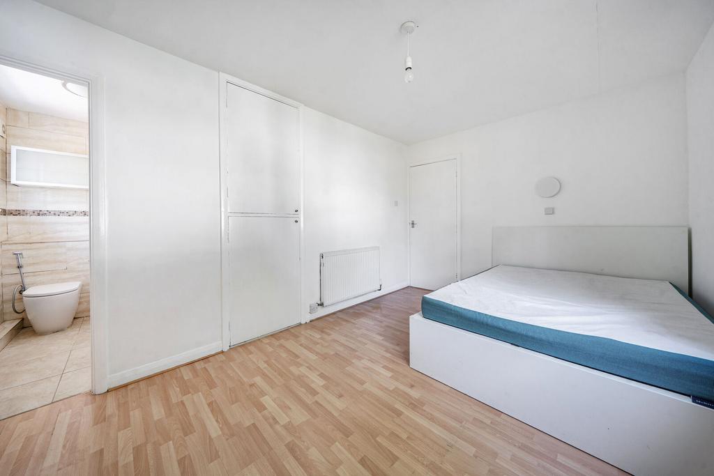 En suite bedroom, en suite