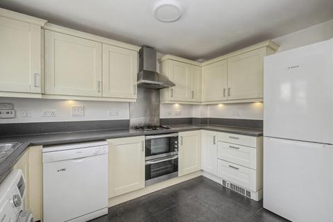 3 bedroom terraced house to rent, Collier Crescent, Witney