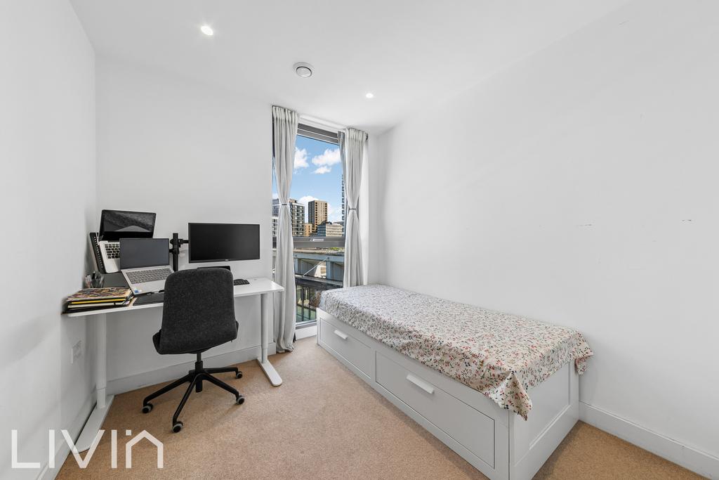 Apartment in Croydon - More