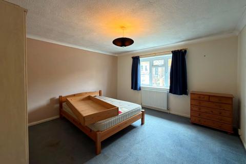 2 bedroom flat for sale, 1 Hunter House, Hunter Road, Guildford, Surrey, GU1 3LQ