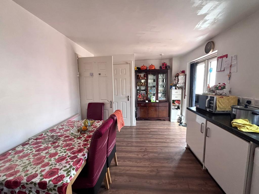 House in Leicester, Latimer - More