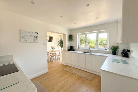 3 bedroom detached house for sale, Connolly Drive, Kettering NN14