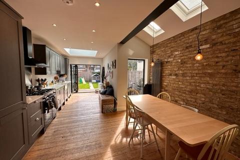 4 bedroom house to rent, Waterloo Road, Leyton, London, E10