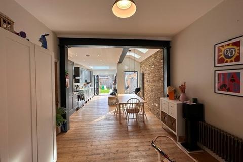 4 bedroom house to rent, Waterloo Road, Leyton, London, E10
