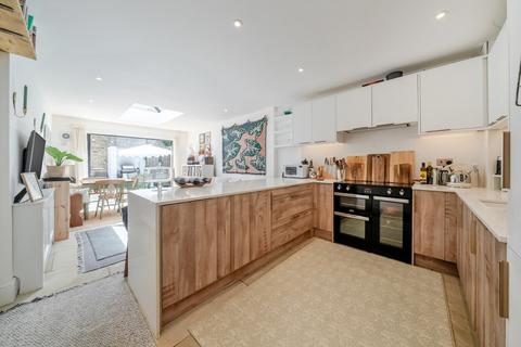 4 bedroom terraced house for sale, Cloudesdale Road, Balham, London, SW17
