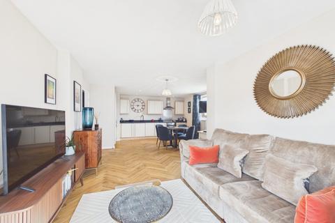 2 bedroom apartment for sale, Grays Place, Slough, Berkshire, SL2