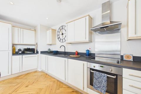 2 bedroom apartment for sale, Grays Place, Slough, Berkshire, SL2